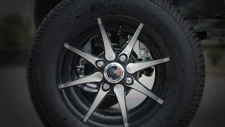 Close-up of Tara Turfman 700 EEC standard tire with road tread, designed for quiet and comfortable driving on paved surfaces