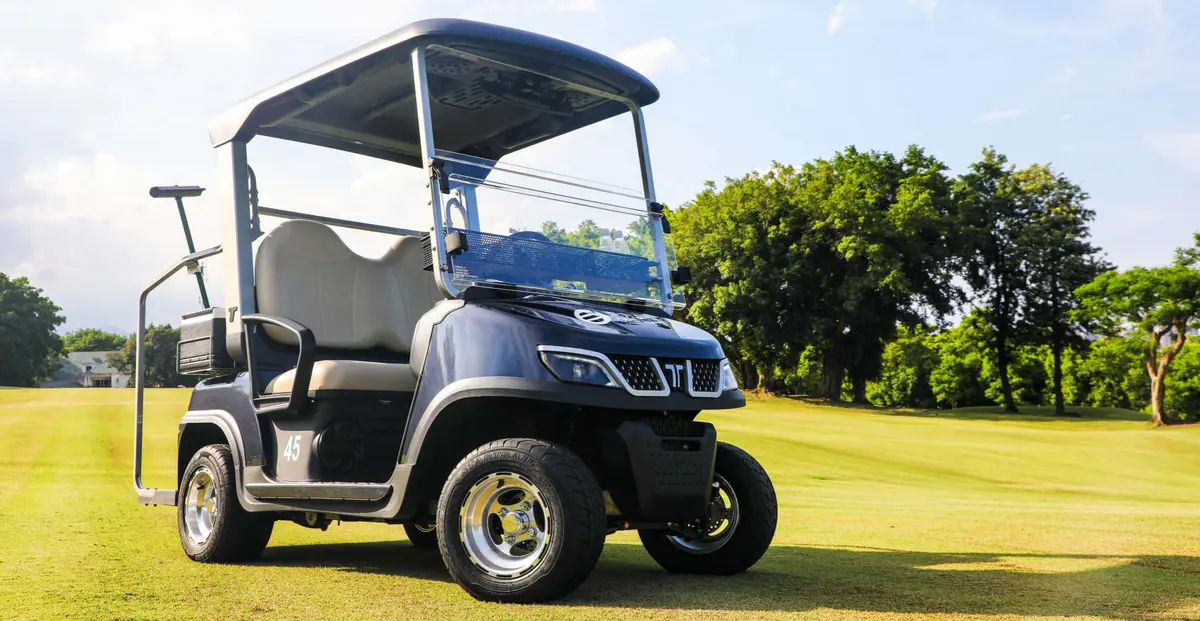 Smart golf cart fleet on course