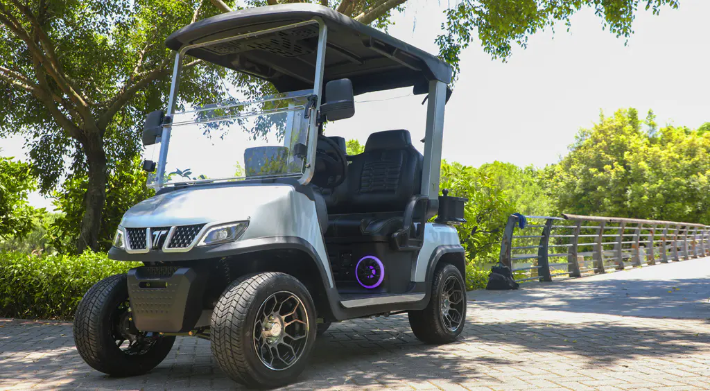 TARA Spirit Plus electric golf cart – exterior side view on the course